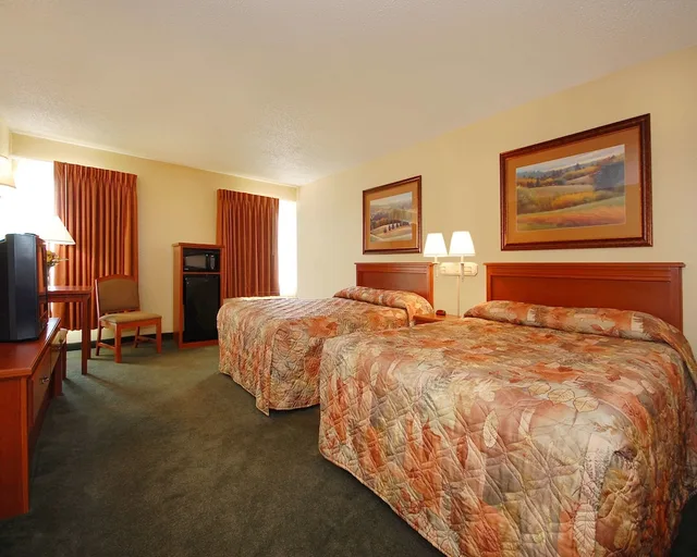 غرفة قياسية بسريرين كوين، Econo Lodge Inn & Suites Kearney South 1/1