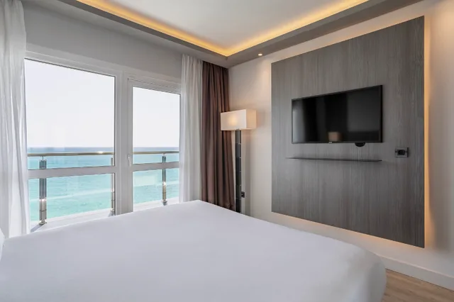 غرفة تنفيذية مفردة بإطلالة على البحر، Melia Alicante 1/5