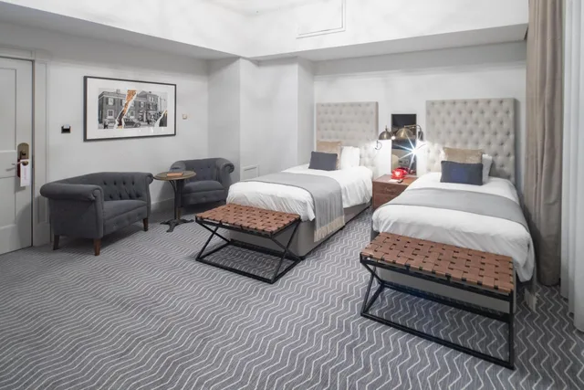 Semi Basement, Twin Beds، Kimpton Clocktower Hotel 1/4