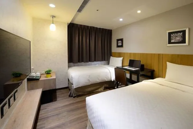Deluxe, Triple, 1 Double and 1 Single Bed, Le room Hotel Kaifeng Taipei 4/10