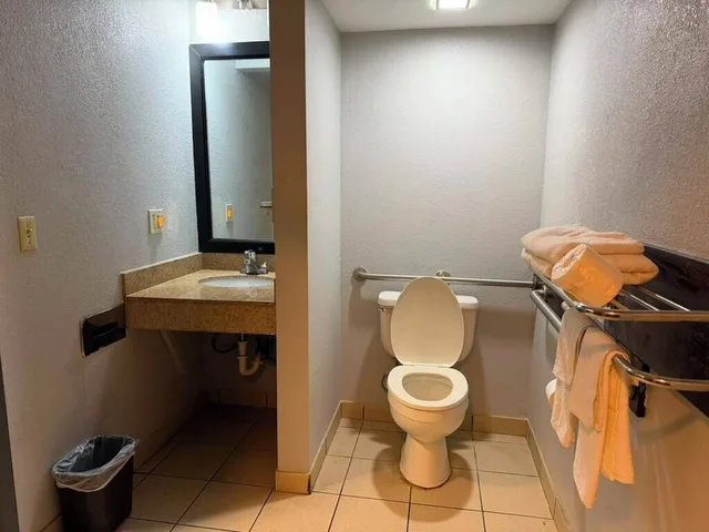 غرفة بسرير كينج، Baymont by Wyndham Memphis I-40 5/5