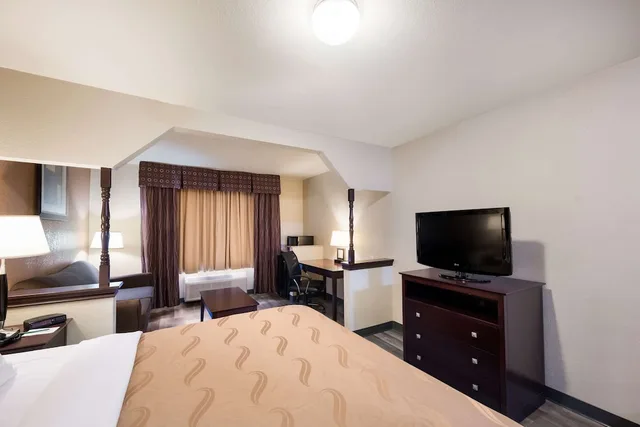 جناح بسرير كينج، Quality Inn & Suites Terrell 3/6