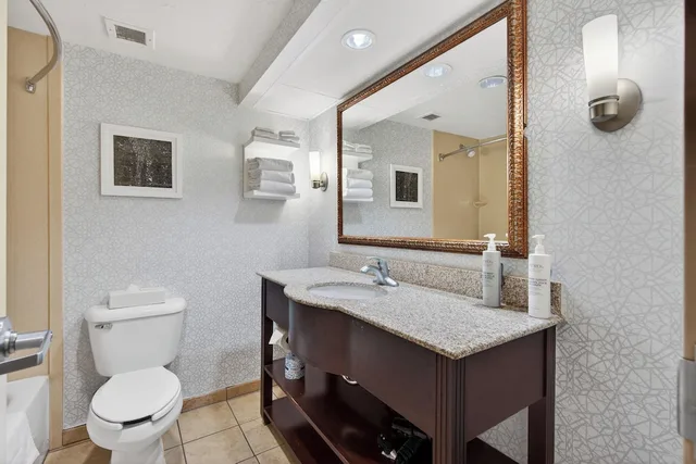 جناح بسرير كينج مع أريكة، Hotel SLC 7/8