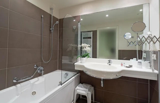 غرفة بسرير مزدوج مع سرير إضافي، Savoia Hotel Regency 5/7