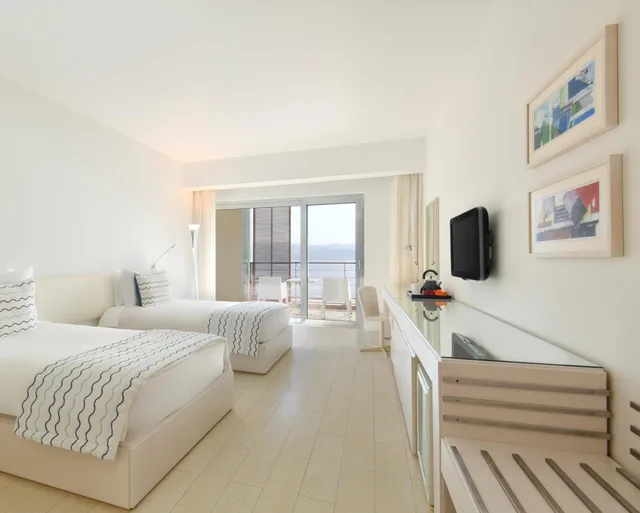 غرفة بانورامية كلوب بسريرين منفصلين بإطلالة على البحر، Kempinski Hotel Aqaba Red Sea 3/8