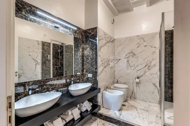 غرفة ثلاثية، Relais Fontana di Trevi 8/10