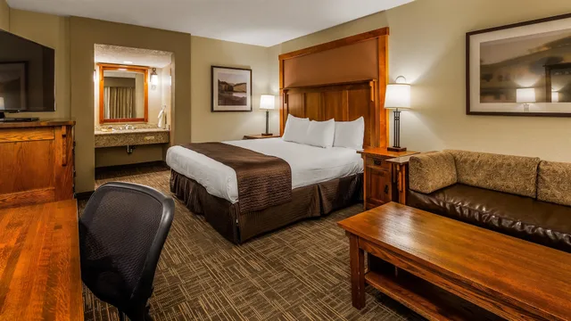 غرفة قياسية كبيرة بسريرين كوين مع أريكة، Best Western Plus High Country Inn 2/10