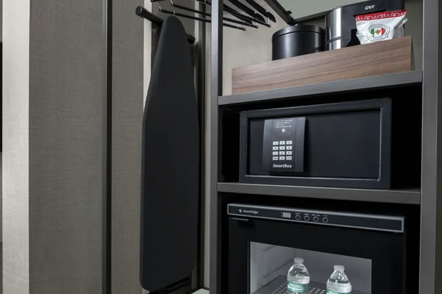 غرفة بسريرين كوين، AC Hotel St. Louis Central West End 2/2