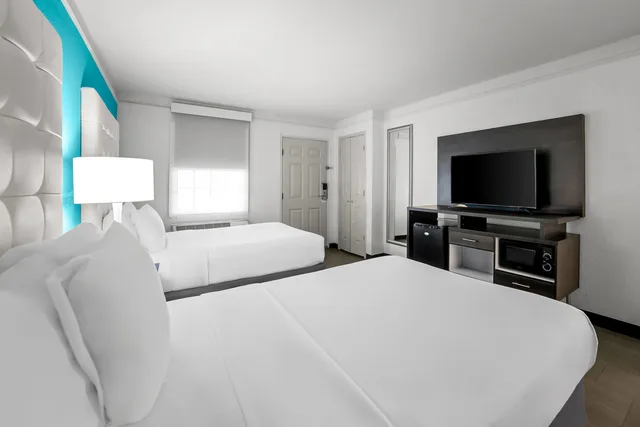 Room, Quadruple, Accessible, Howard Johnson by Wyndham Columbus Fort Benning 1/5