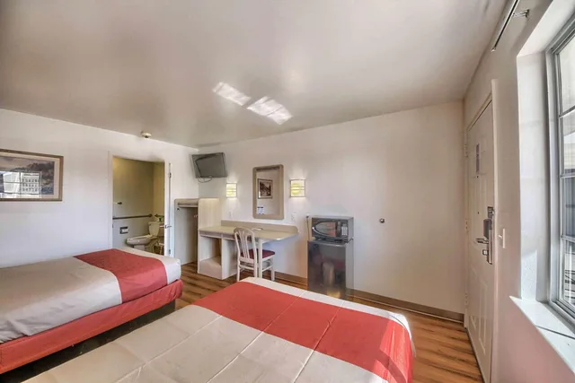 غرفة رباعية، Motel6 Kerrville, TX 6/10