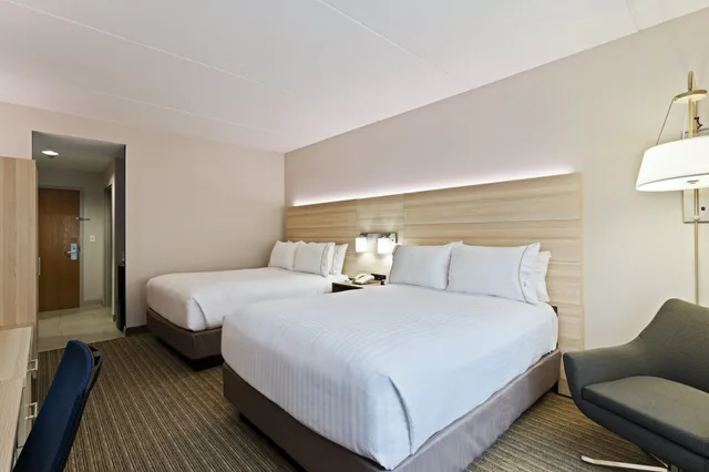 غرفة قياسية بسرير كوين، Holiday Inn Express & Suites Tavares - Leesburg, an IHG Hotel 2/2