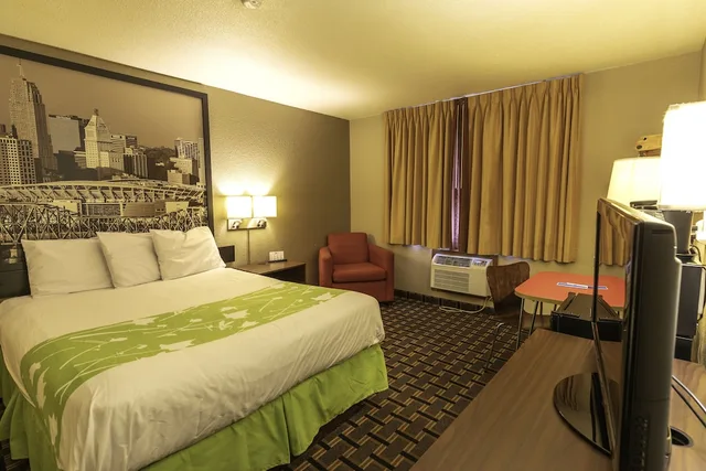 غرفة قياسية بسرير كوين، Rodeway Inn Florence - Cincinnati South 1/2