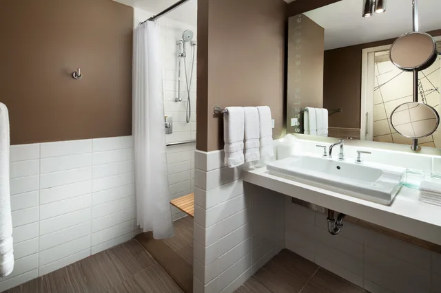 Urban, Suite, King Bed, River View, Corner، Le Meridien New Orleans 4/6