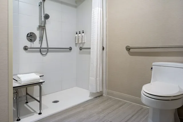 جناح جونيور بسرير كينج، Delta Hotels by Marriott Ontario Airport 4/4