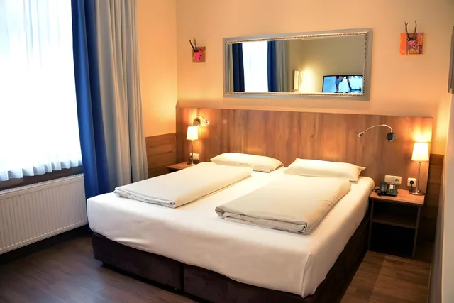 Room, Quadruple, Twin Beds, Arthotel Munich 1/2