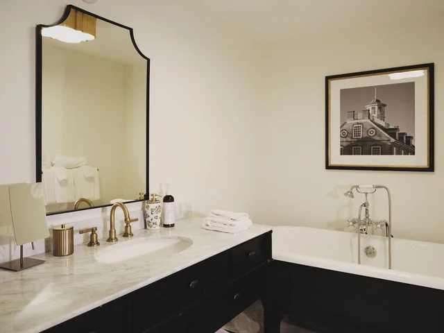 2 Bedrooms, Suite, Mansion, 2 King Beds, Sofa، Viking Hotel 4/4