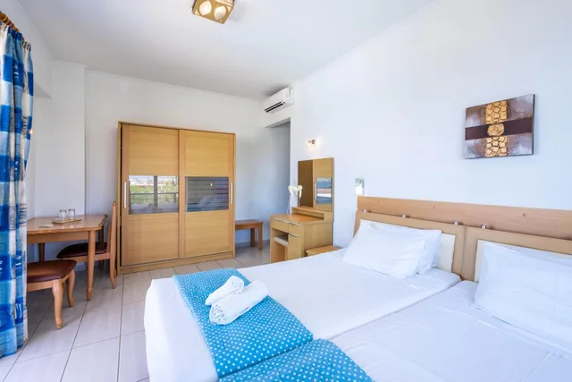 Room, Double or Twin Bed, Lateral Side Sea View، Raffaello Beach 4/10
