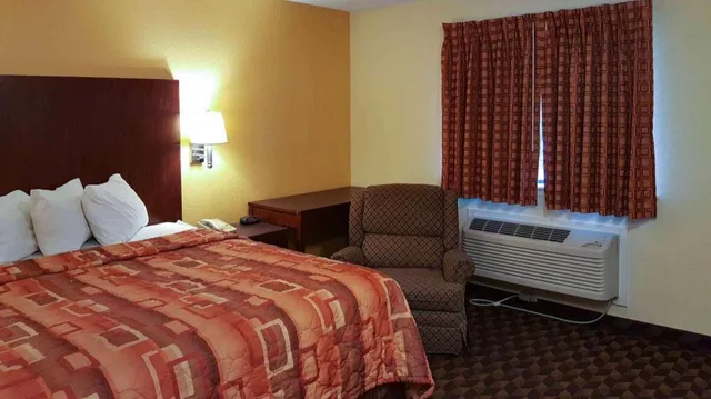 غرفة بسرير كينج لغير المدخنين بمطبخ، Motel6 Little Rock, AR - Airport 2/10