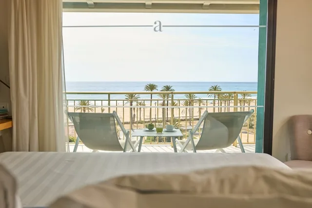 غرفة بانورامية بسرير كينج بإطلالة على البحر بشرفة، Almirante Hotel 2/3