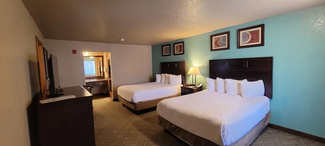 غرفة قياسية بسريرين كوين، Best Western Plus Bayshore Inn 6/10