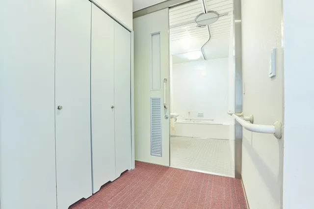 غرفة بسريرين منفصلين وفرشتي فوتون بحوض استحمام لذوي الإعاقة، Kamenoi Hotel Fukui 3/3