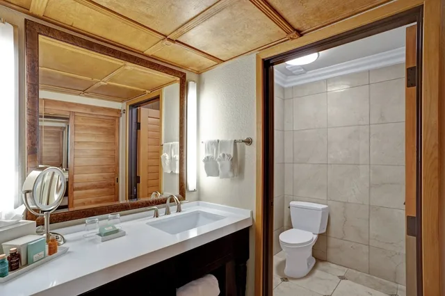 جناح جونيور بسرير كينج بإطلالة جزئية على البحر مع أريكة، Pacific Terrace Hotel 6/8