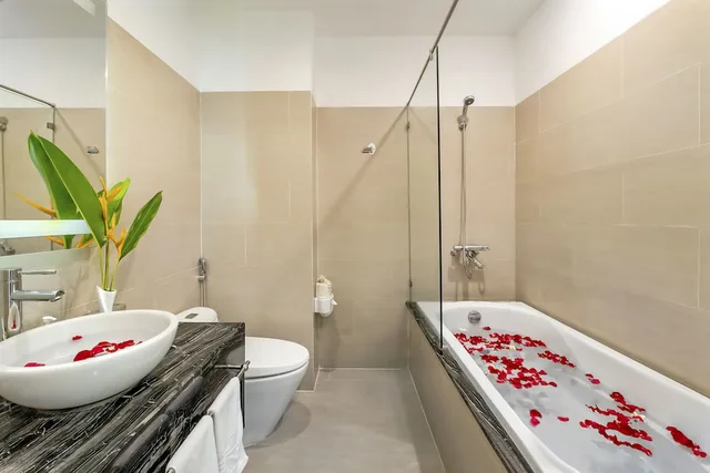 غرفة كلاسيكية بسرير كينج بإطلالة على المدينة، Hoi An Historic Hotel 8/8