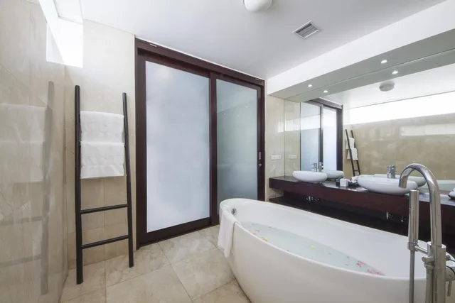 جناح بسرير كينج بإطلالة على الحديقة، MONTIGO RESORTS SEMINYAK 2/2