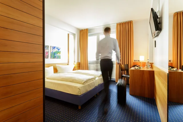 غرفة قياسية بسرير مزدوج أو سريرين منفصلين، Messehotel Koln Deutz Formerly Kolpinghaus Messehotel 2/4