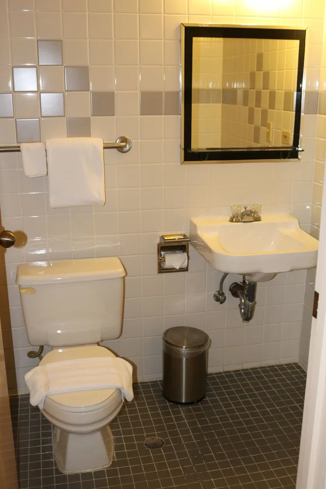 Room, Queen Bed, Harmon Loop Hotel 7/7