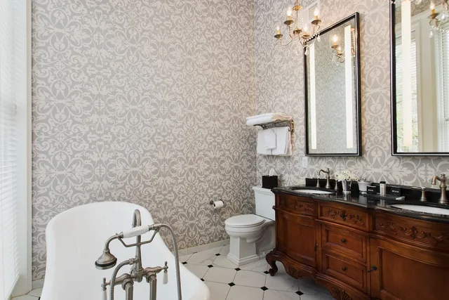 جناح بسرير كوين، Hamilton-Turner Inn 1/2