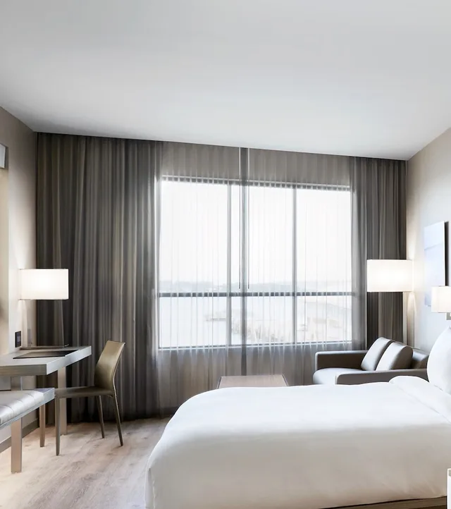 Deluxe, King Bed, City View, Sofa, Corner, Ac Hotel Portland Downtown Waterfront By Marriott 2/4