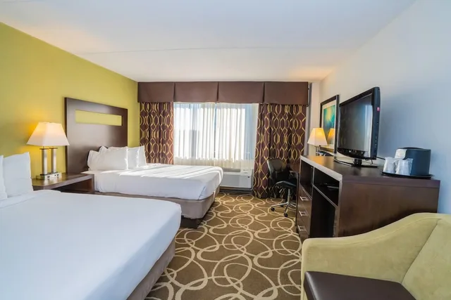 غرفة بسريرين كوين لذوي الإعاقة، Elimwood Hotel, A Ramada by Wyndham 7/10