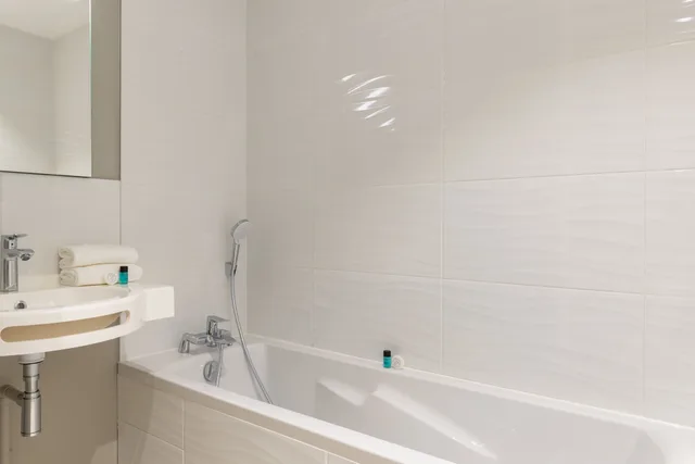 استوديو بسرير كوين، The Originals City Hotel Acadine Pont-Audemer 3/4