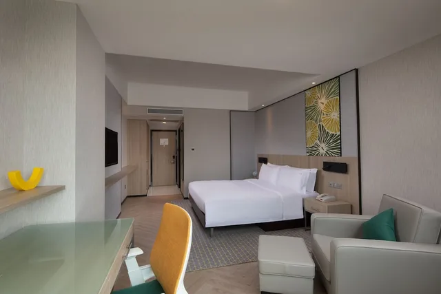 غرفة بريميوم بسرير كينج مع دخول الصالة، Holiday Inn Vista 6/10