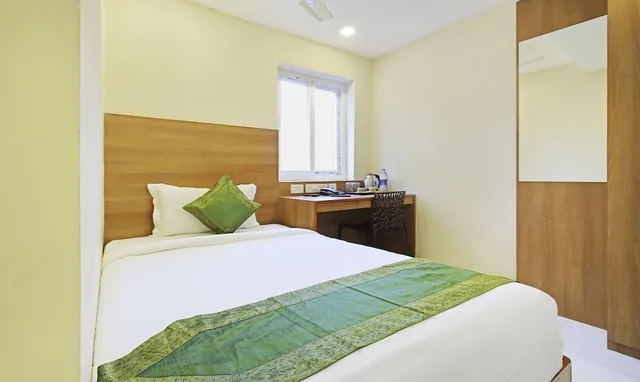 Economy, Single, Queen Bed, Treebo Jansi Residency 3/3