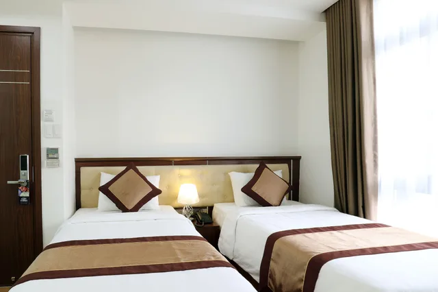 Deluxe, Twin Beds, Street View, Prague Hotel 1/3