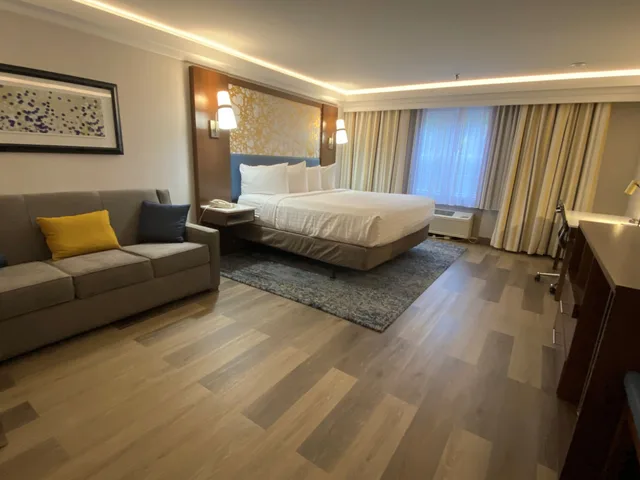 غرفة قياسية بسرير كينج مع أريكة، The Westfield Inn, BW Signature Collection 5/10