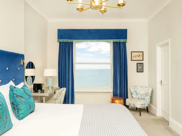 غرفة بريفيليج بسرير مزدوج بإطلالة على البحر، Mercure Brighton Seafront Hotel 1/5