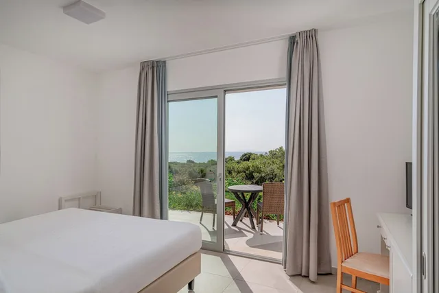 غرفة قياسية بسرير كوين بإطلالة على البحر، Bellevue Sardinia Resort Affiliated by Melia 2/9