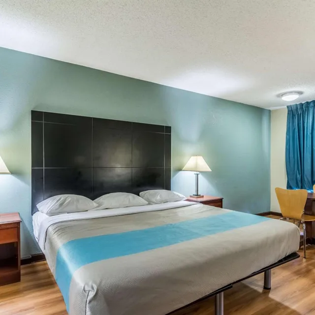 1 King Bed - Non-Smoking, Mini Fridge، Motel6 Kenly, NC 5/9