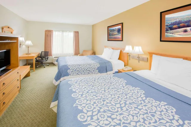 غرفة بسرير مزدوج لذوي الإعاقة، Days Inn by Wyndham Hattiesburg MS 2/8