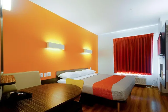 غرفة بسرير كينج بمطبخ لذوي الإعاقة، Motel6 Midland Tx 5/10