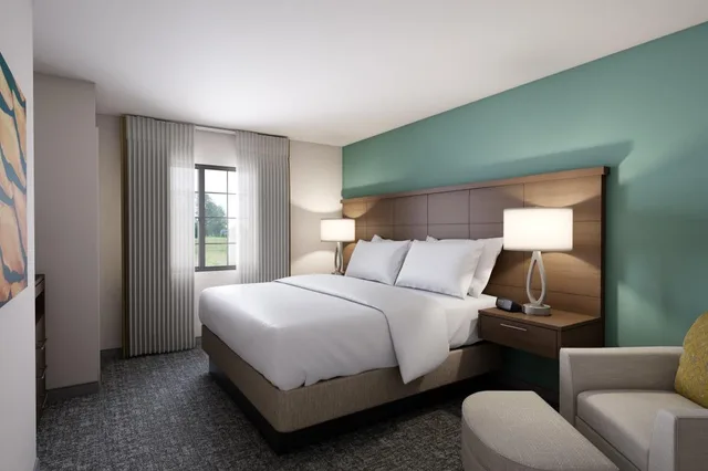غرفة بسرير كينج لذوي الإعاقة، Staybridge Suites Memphis East Cordova 2/4