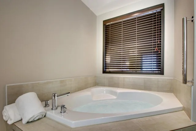 جناح بسرير كينج، Holiday Inn Express Helen 3/3