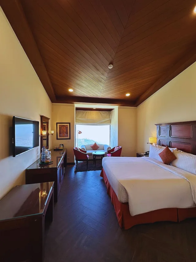 غرفة تنفيذية بسرير كينج، Pearl Continental Malam Jabba 1/6