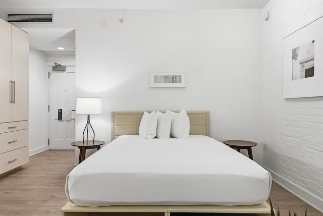 Deluxe, Studio, Mansion, Queen Bed، Placemakr Dupont Circle 3/10