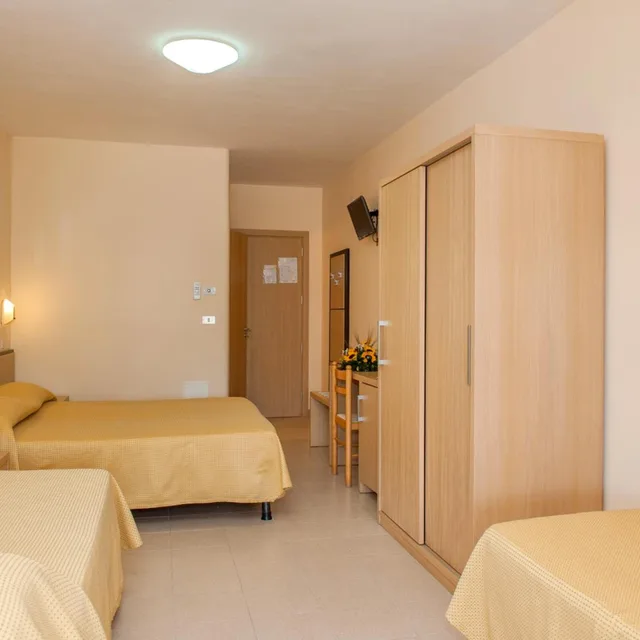 Room, Quadruple, Hotel Cristalda 4/9