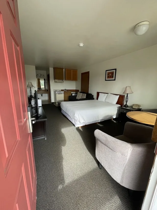 غرفة قياسية بسريرين كوين بمطبخ صغير، Fairground Inn Monroe WA 1/4