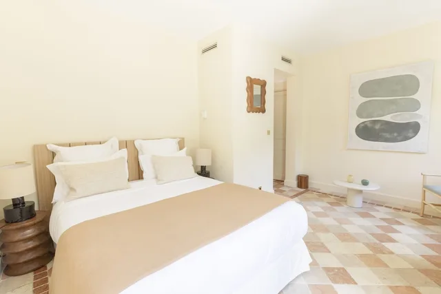 غرفة بسرير كوين بإطلالة على الحديقة، La Bastide de Saint Tropez 5/10